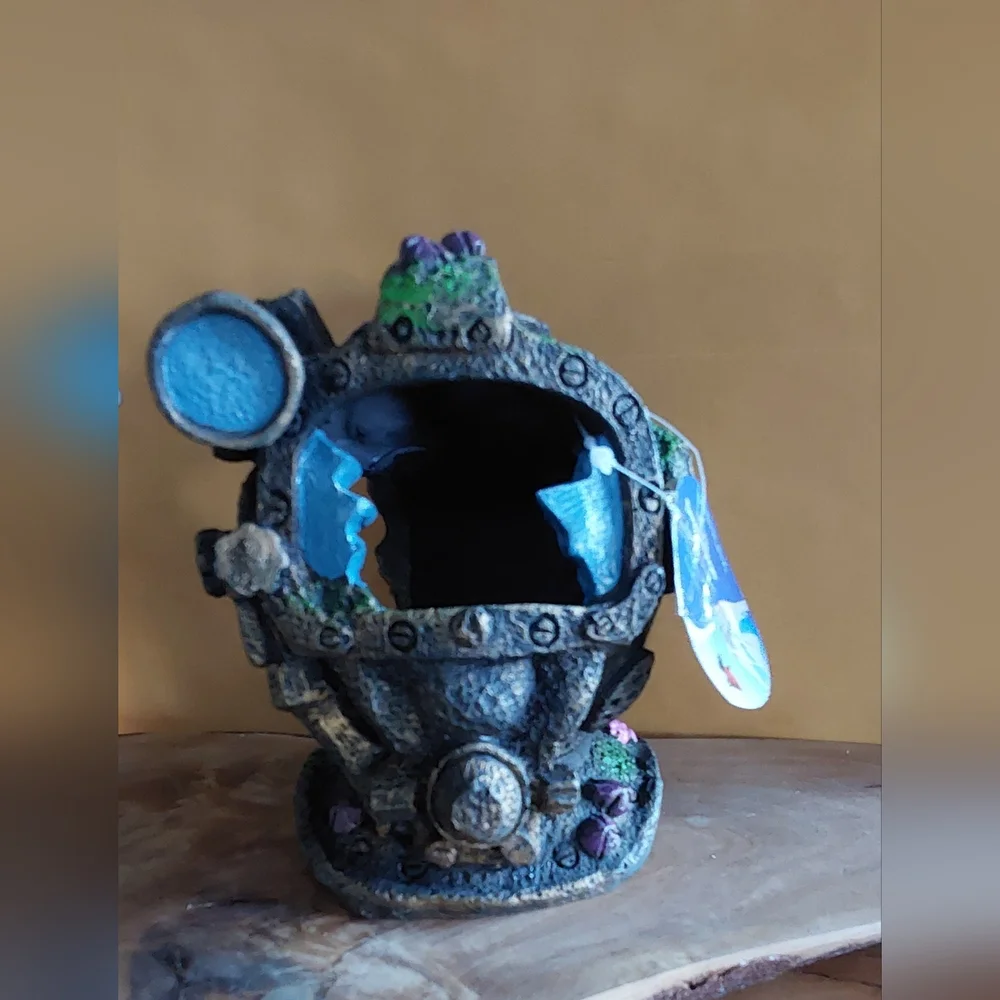 PENN-PLAX 2 PIECE DISNEY PIRATES AQUARIUM ACCESSORIES
